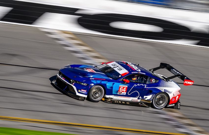 Cindric steps in to race alongside Priaulx and his team for Rolex 24 at Daytona